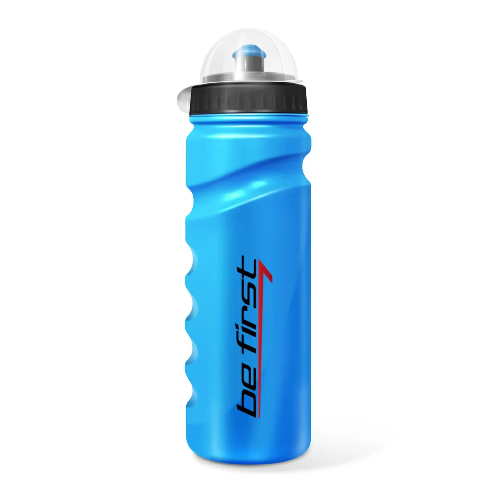 Реальное фото Бутылка для воды Be First 750 мл с крышкой синяя 75-blue от магазина СпортСЕ