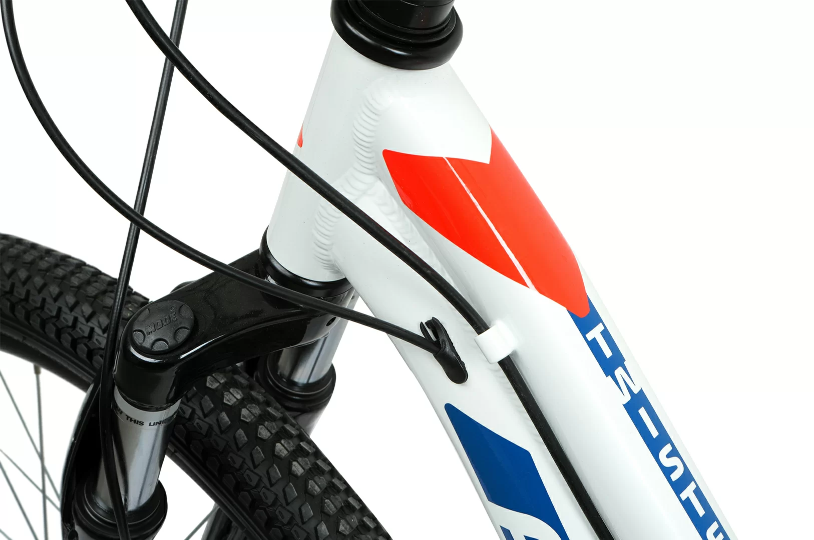 Реальное фото Велосипед Forward Twister 24 2.2 disc (7ск) (2021) белый/красный от магазина СпортСЕ
